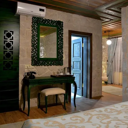 Elevres Stone House Bed & Breakfast 4*