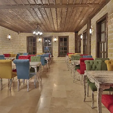 Elevres Stone House Couette-café 4*