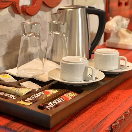 Bed & Breakfast Elevres Stone House